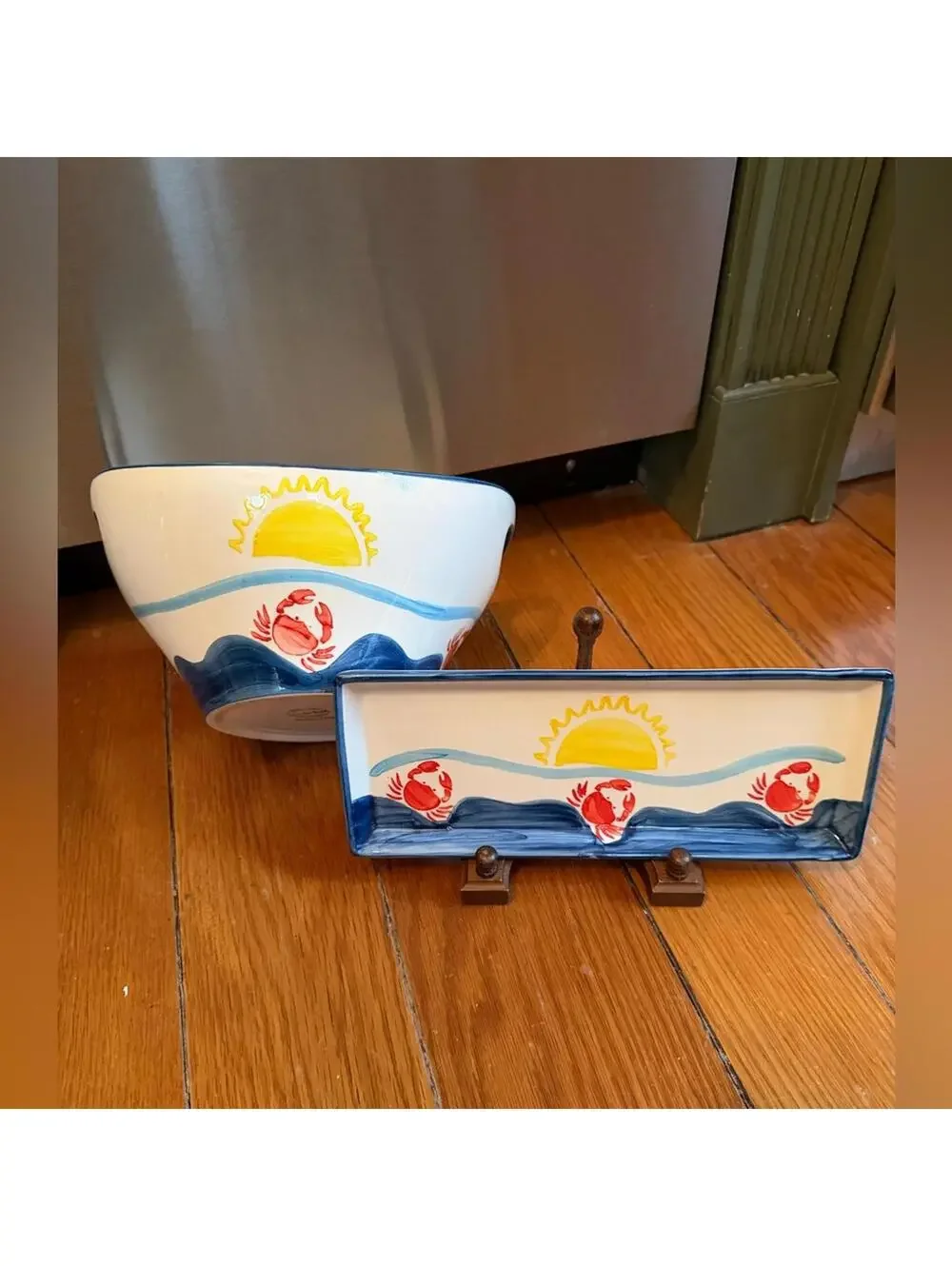 Sur La Table deep dish ceramic bowl and serving tray beach crab scene Vintage